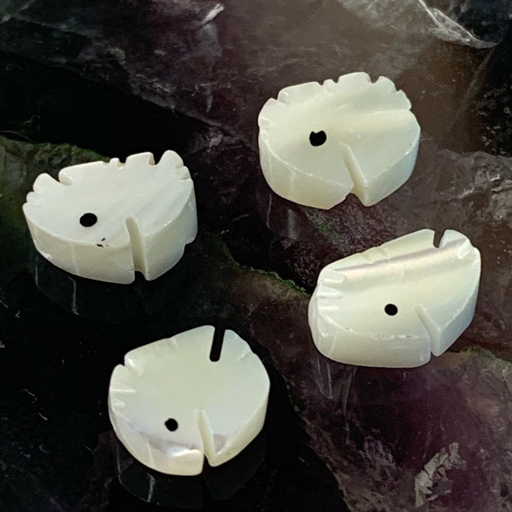 4 Hand Carved Mother of Pearl Fish Fetish Beads MOP Angelfish Vintage Lot 10mm - Picture 10 of 16